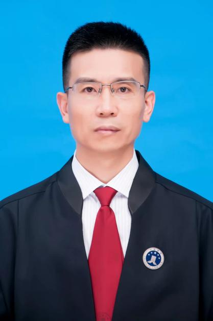 李  强