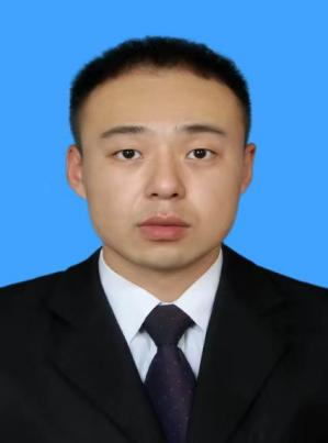 鲍  磊